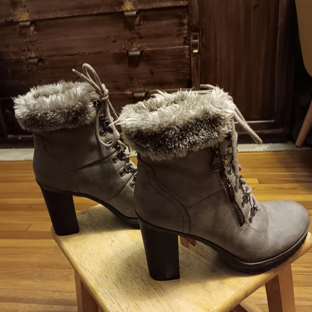 G BY GUESS  Tan lace up boots with heels and fur inside boot and trim - Picture 7 of 8